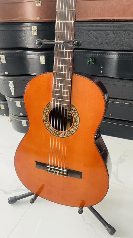 YAMAHA G-120A 1973 – Tem Nhũ Vàng