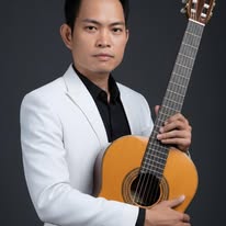 Tài tử ôm đàn là...